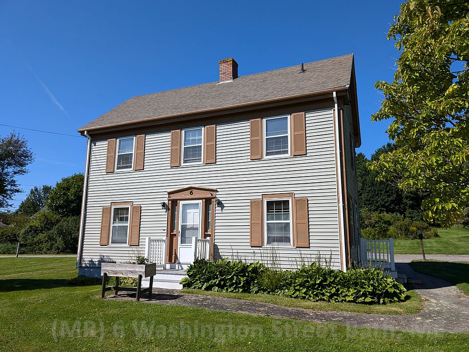Bright, sunny two story home close to downtown Bath