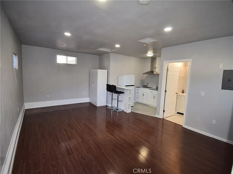 15414 Kinzie St — Photo 3