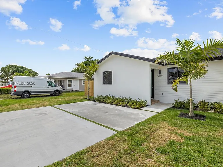 11086 SW 219th St — Photo 5