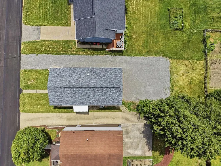 629 Moore Ave — Photo 26