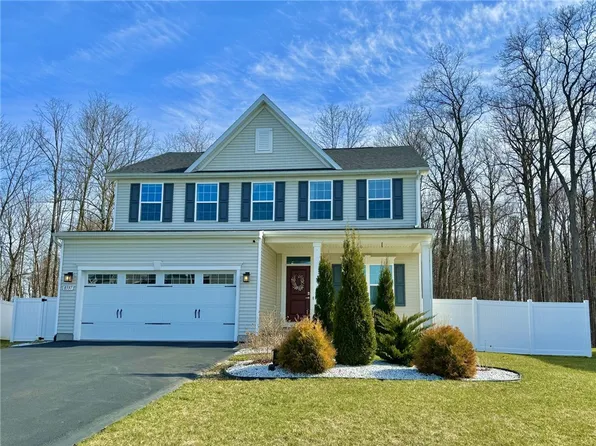 8597 Cobalt Dr, Cicero, NY 13039