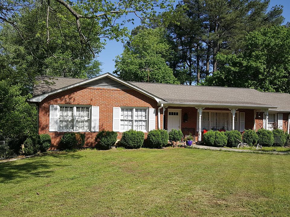 1st image of 1 Sandown Ln