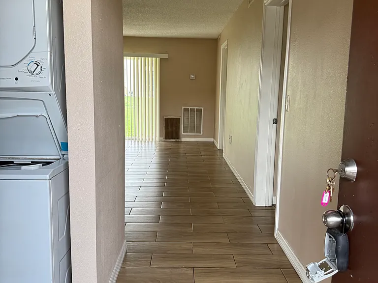 900 Avenue Z SE #D2 — Photo 15