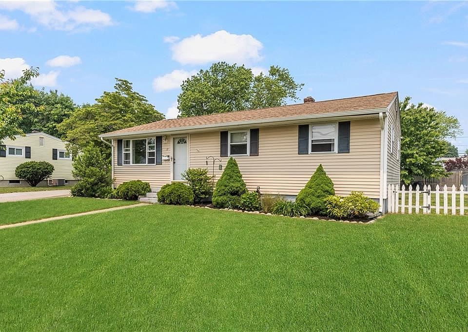 1st image of 71 Sheppard Dr