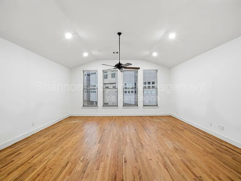 2323 Sperber Ln — Photo 23