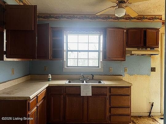 4th image of 102 Chad Ln