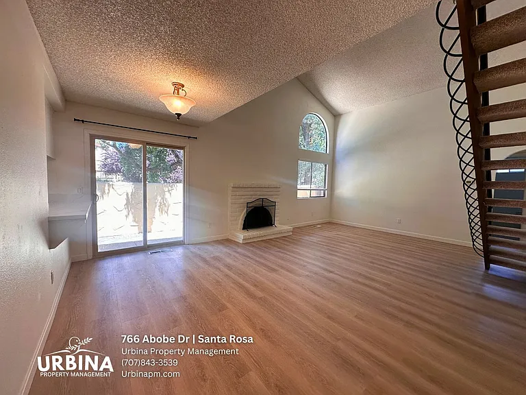 766 Adobe Dr — Photo 4