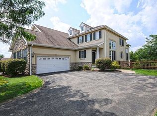 8 Drake Ln, Chester, NJ 07930