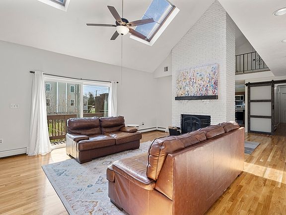 5th image of 11 Broadmeadow Ln