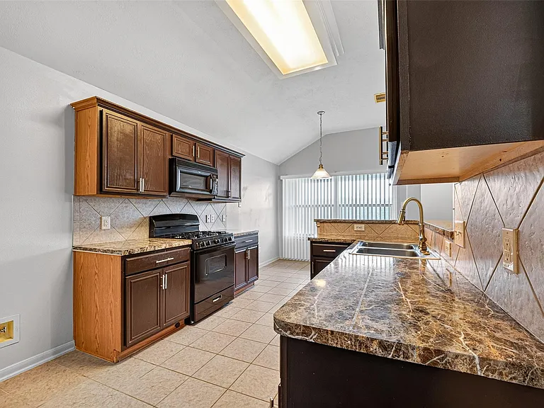 9241 Clearwood Landing Blvd — Photo 17