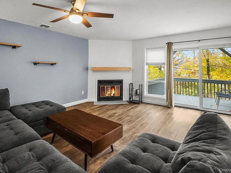11 Woods Brooke Ln #1 — Photo 3