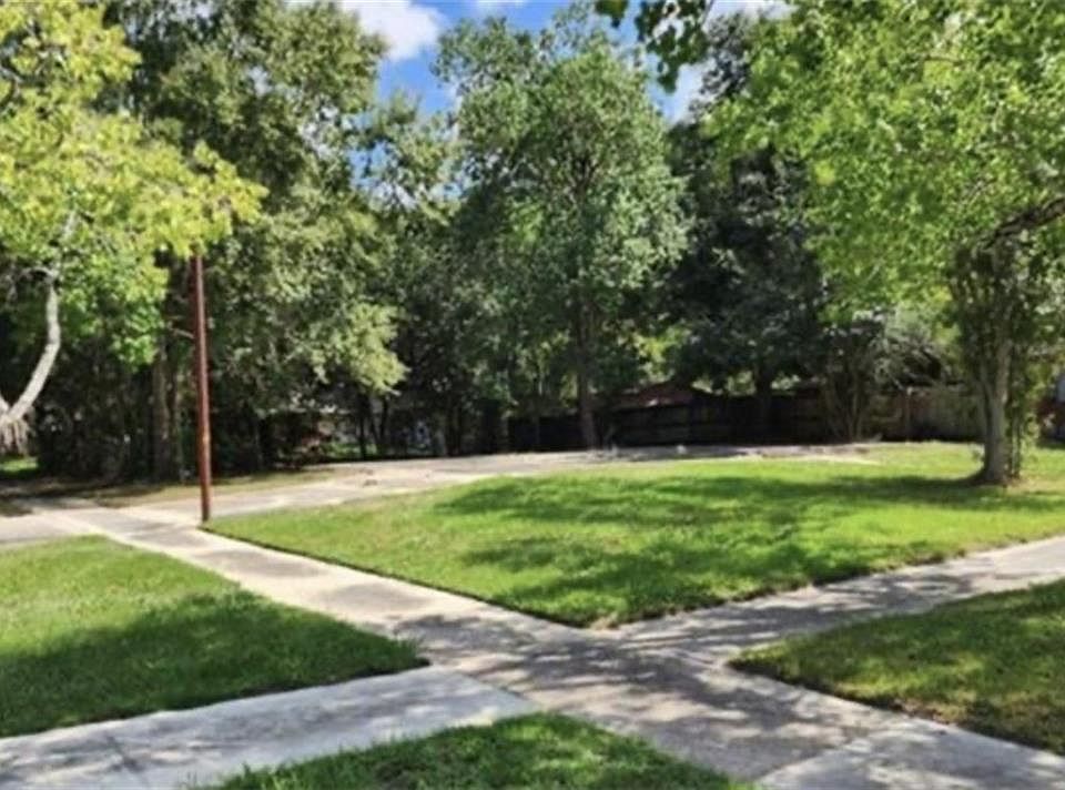 2nd image of 206 Woodcrest Dr