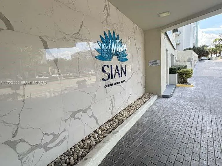 4001 S Ocean Dr #10D — Photo 2