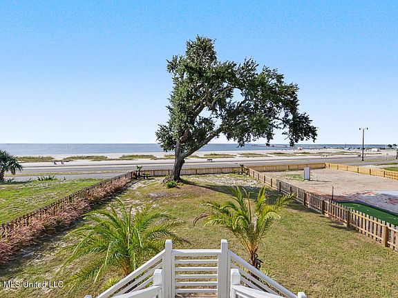 4th image of 534 Beach Dr