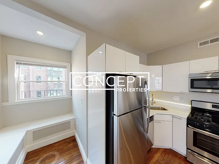 20-26 John F Kennedy St #5 — Photo 3