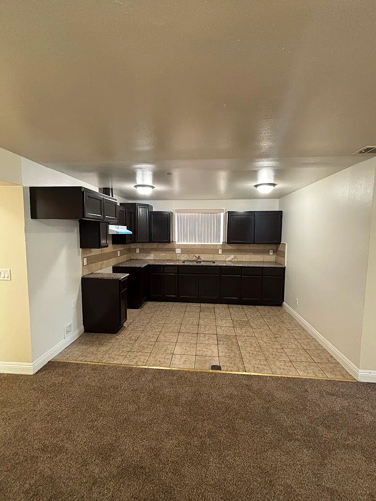 5 bed, 1863 sqft, $4,200 — Photo 4