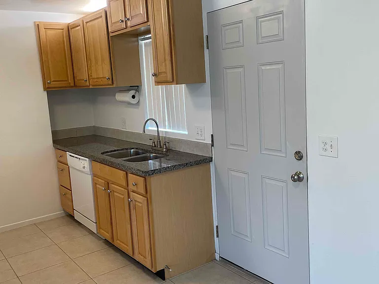 11428 Iris Ave — Photo 5