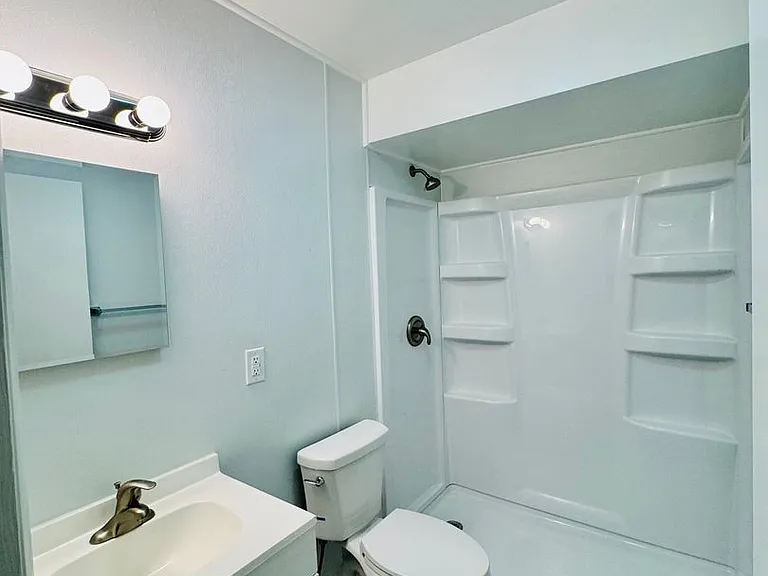 3327 Roosevelt Blvd — Photo 5