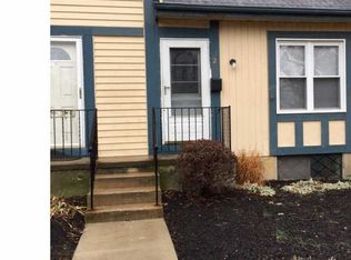 2 Shetland Dr, Clementon, NJ 08021