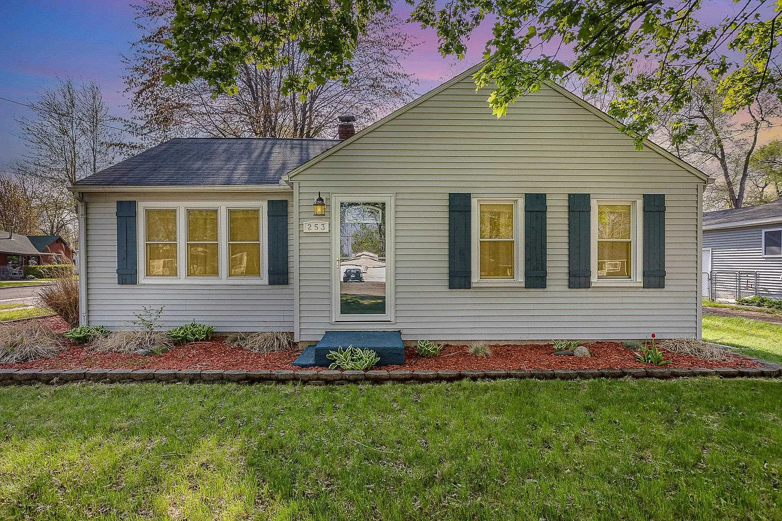 253 N Genesee St photo 1