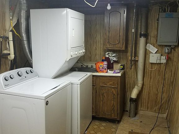 4th image of 831 Weber Ave