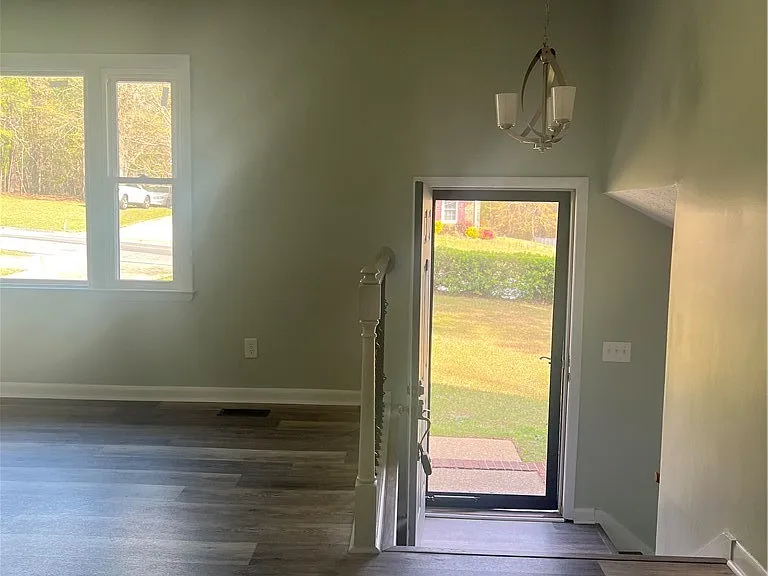1215 Patrick Dr — Photo 5