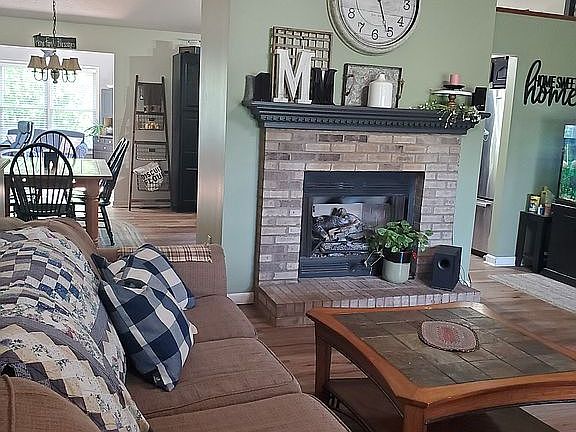 Living room with gas fireplace