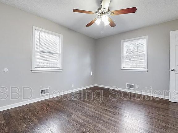 2nd image of 8513 Oxford Ave