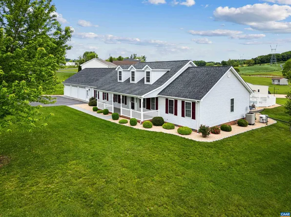 3678 Old Greenville Rd, Staunton, VA 24401