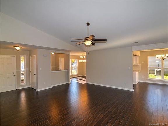4th image of 4421 Eastland Ct