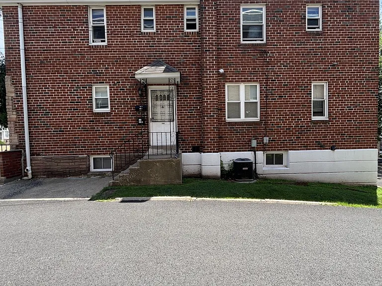 Gorgeous Renovated Private Home in Drexel Hill, PA — Photo 3