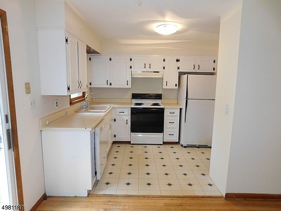 5th image of 12 Primrose Ln