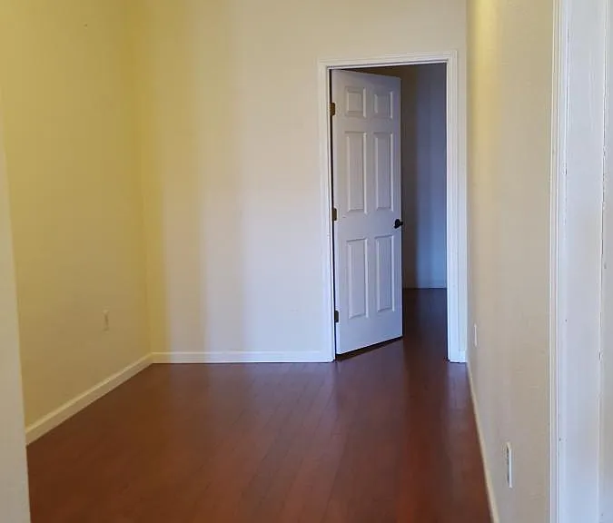 915 Decatur St #F — Photo 13