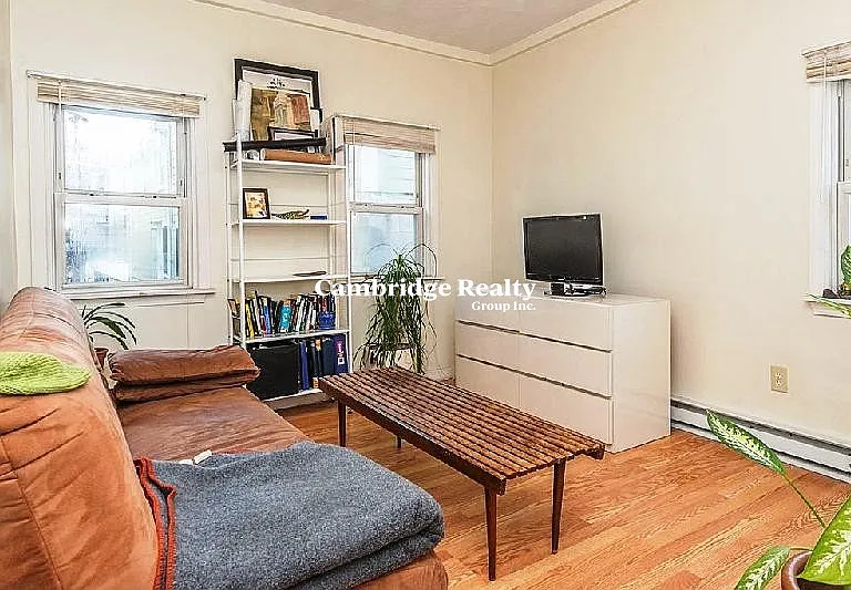1105 Cambridge St #1T — Photo 1