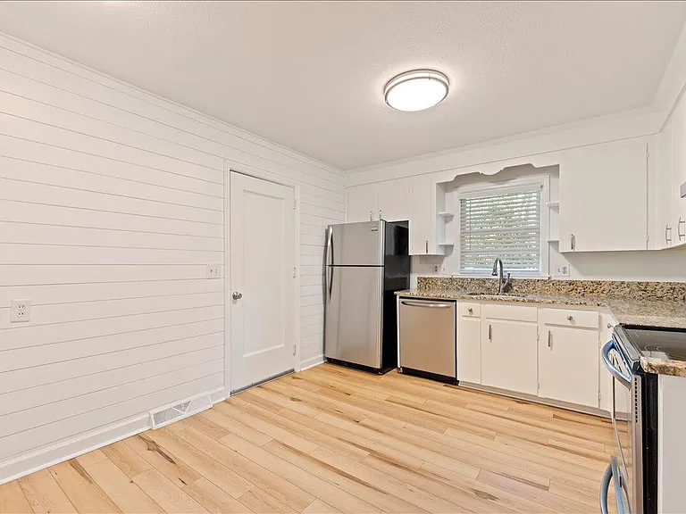 251 Bennett St — Photo 11