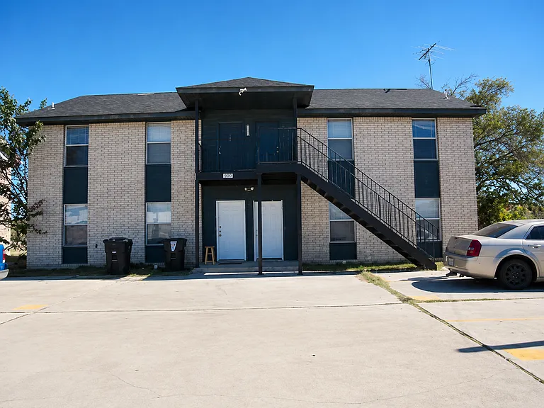 1710 Benttree Dr #B — Photo 1