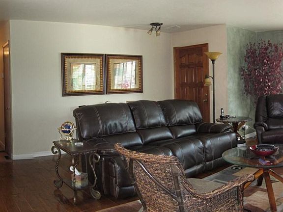 2nd image of 1298 Los Arcos Dr
