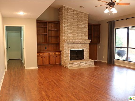 4th image of 310 Laguna Dr