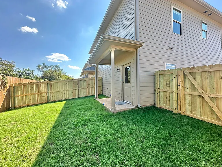 3 Bedroom 2.5 Bathroom Townhomes At Villa Rosa! Now Offering 1/2 Off First Full Months Rent! — Photo 29