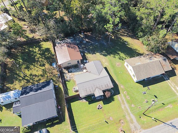 4th image of 509 Community Dr