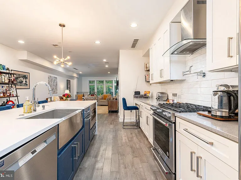 239 Lyceum Ave — Photo 15