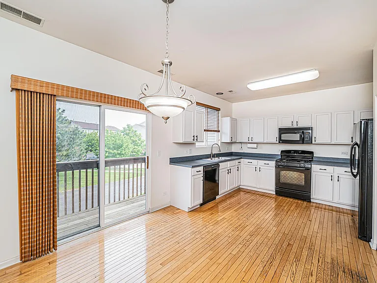 1060 Ellsworth Dr — Photo 17