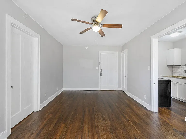 4300 Erie Ave #7 — Photo 5