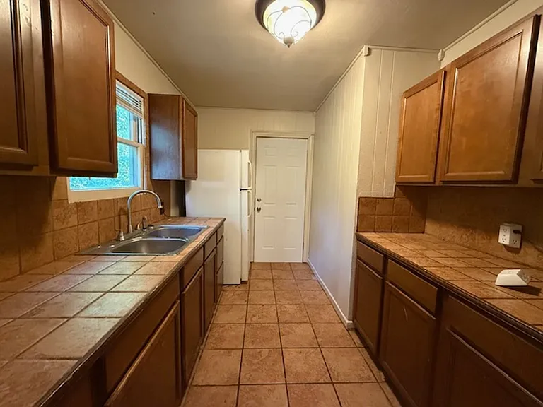 3250 College St — Photo 5
