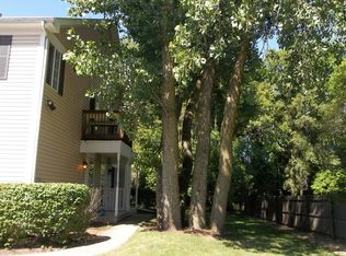 587 Silver Creek Rd, Woodstock, IL 60098