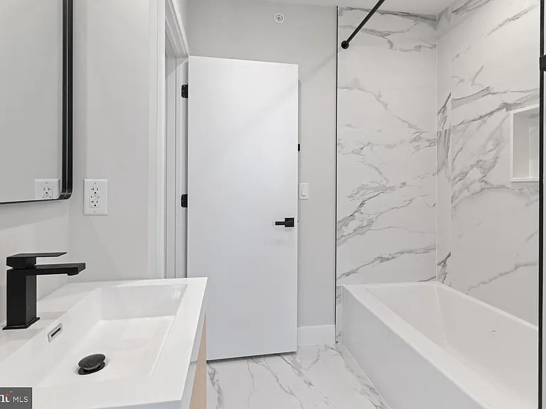 713 S 58th St — Photo 16