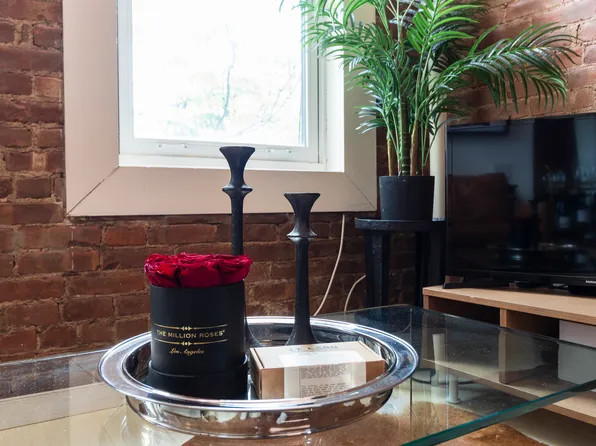 138 West 10th Street image 4 of 11