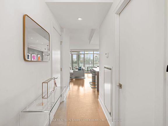 3rd image of 170 Avenue Rd #401