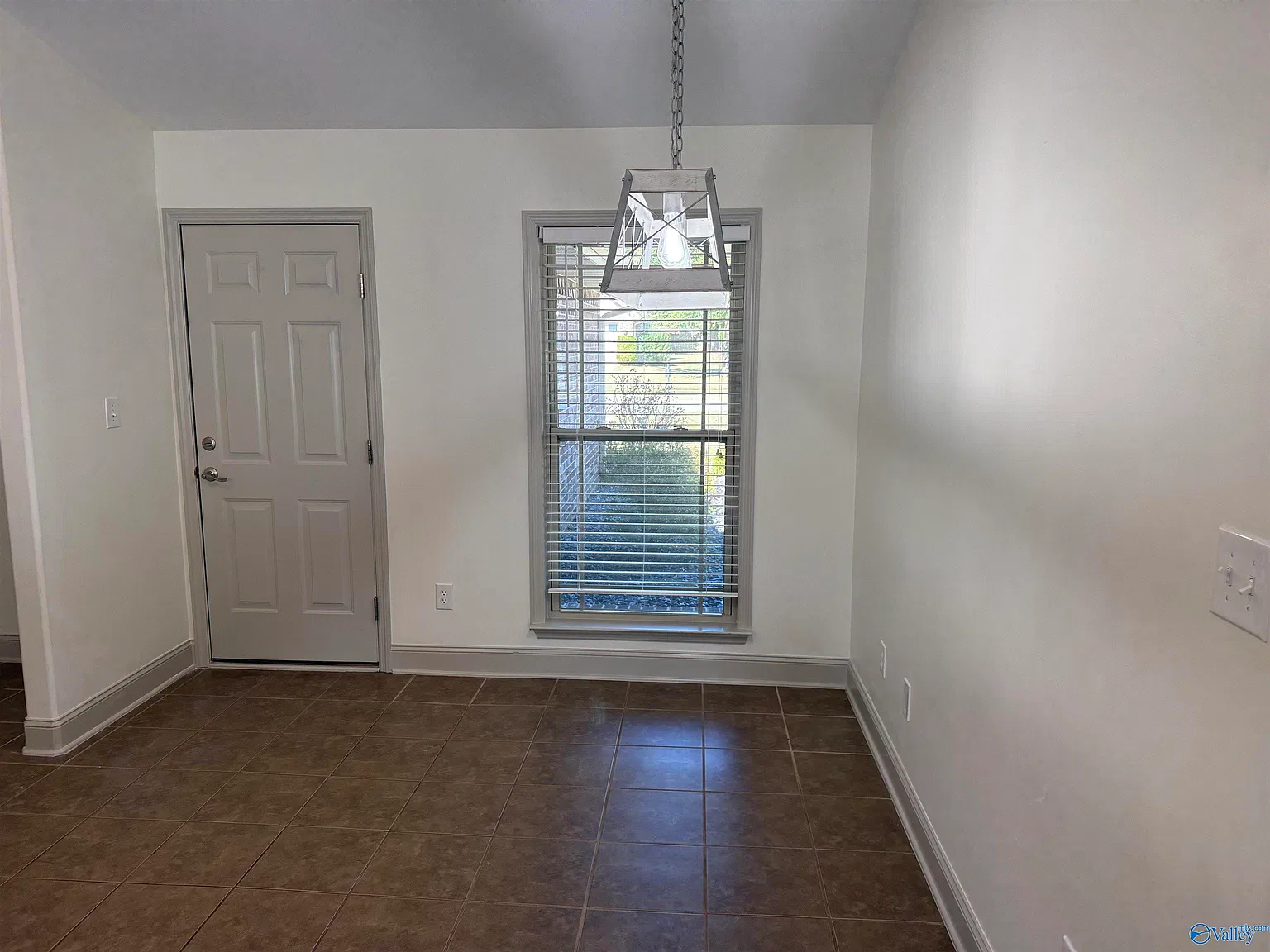 3 bed, 2.0 bath, 1610 sqft, $1,995 — Photo 4