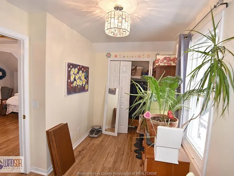 2471 Pillette Rd — Photo 30